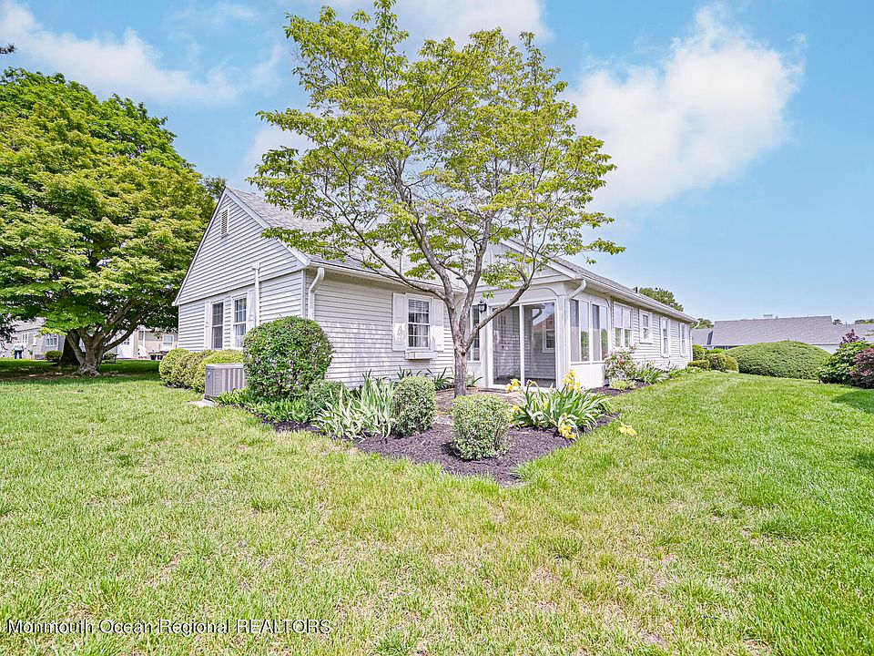 1st image of 31 N Buckingham Drive
