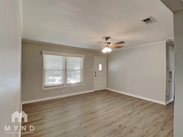 1207 Grace St — Photo 9