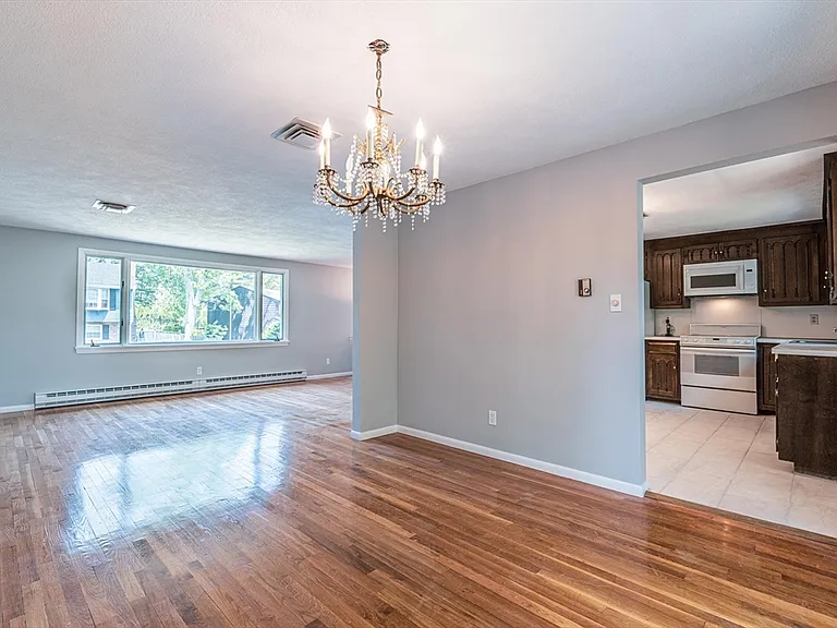 20 Fieldstone Dr — Photo 4