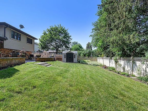 5th image of 8310 Woodridge Dr