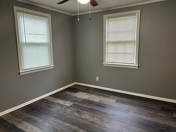 5th image of 215 Oak Forest Dr