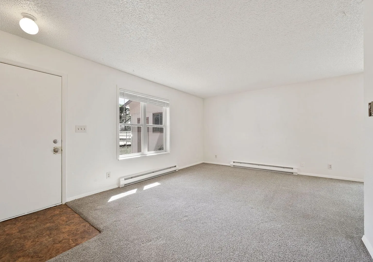 Cozy 2 bedroom in quiet cul-de-sac — Photo 3