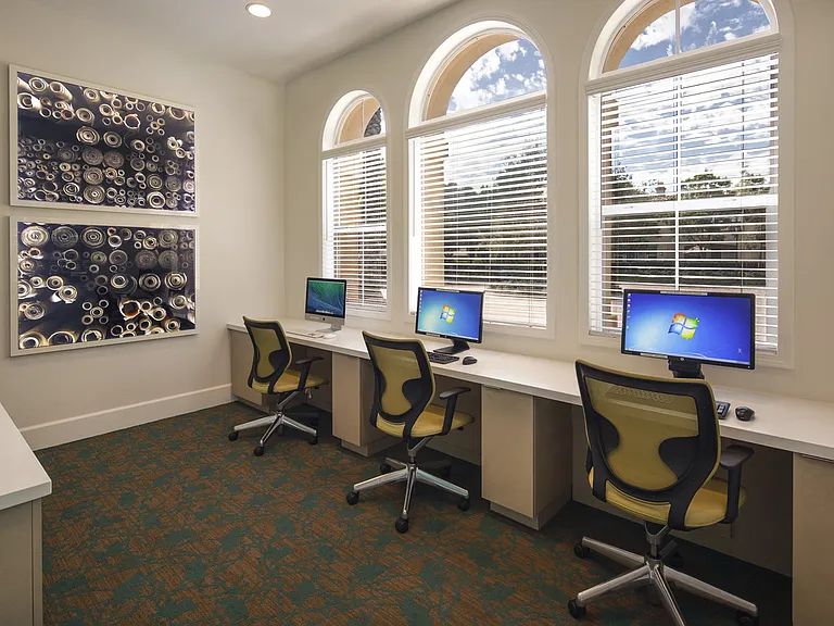 Shadow Oaks Apartment Homes — Photo 18