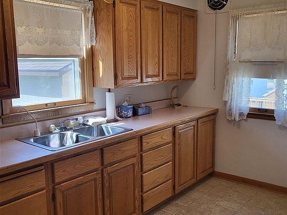 3rd image of 209 W Allyn St