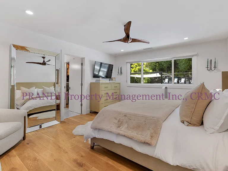 429 Blackstone Dr — Photo 6