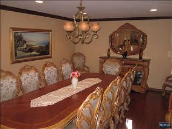 3rd image of 68 Birchwood Dr