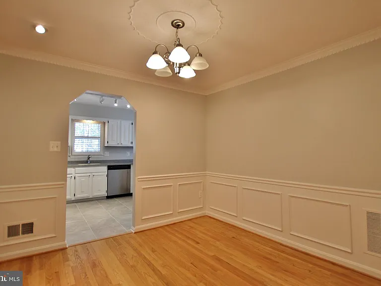 7321 Mallory Ln — Photo 10