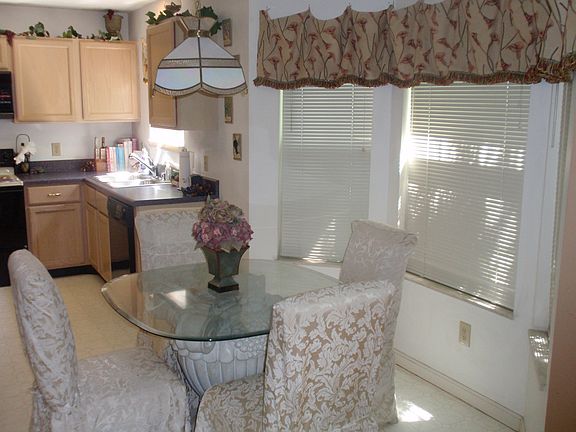 Bright Eat in Kitchen! 