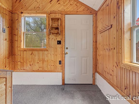4th image of 3137 Klug St