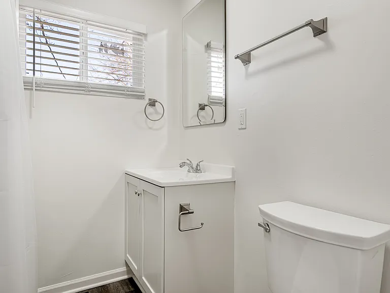 408 E Beecher St — Photo 10