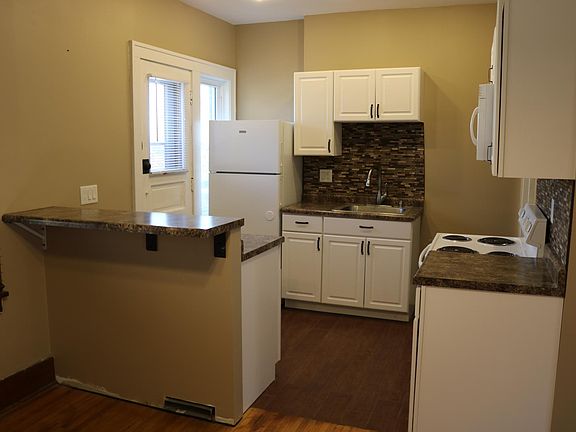 3rd image of 4646 Farnam St