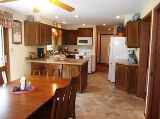 N8367 Swansea Dr, Ixonia, WI 53036