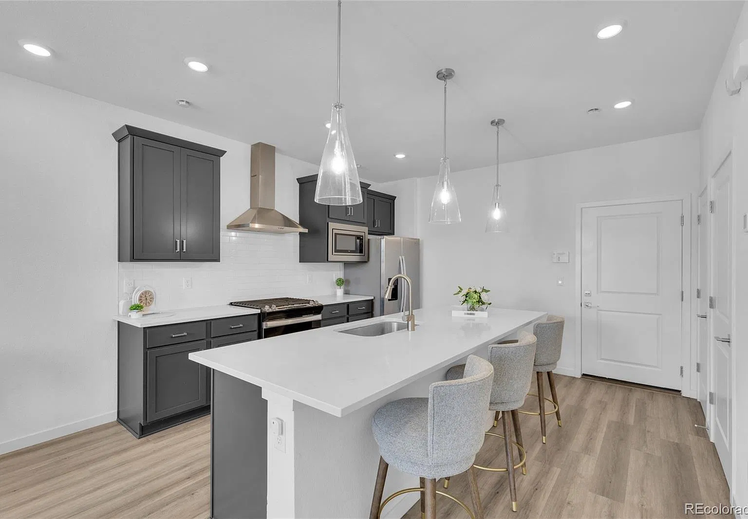 3 bed, 2.5 bath, 1450 sqft, $2,825 — Photo 4