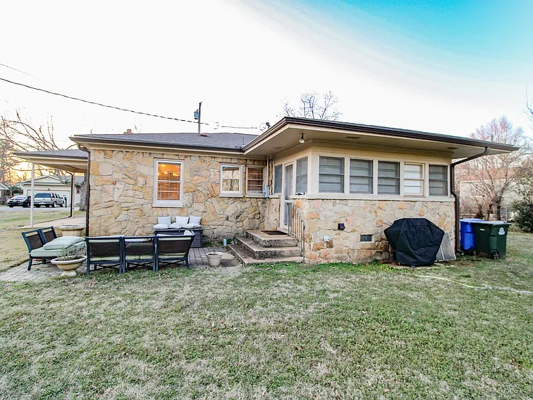 426 Rogers St — Photo 31