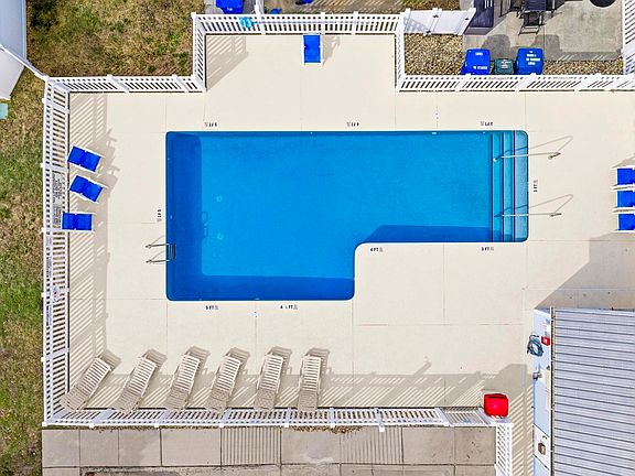 3rd image of 313 Snorkel Way #104