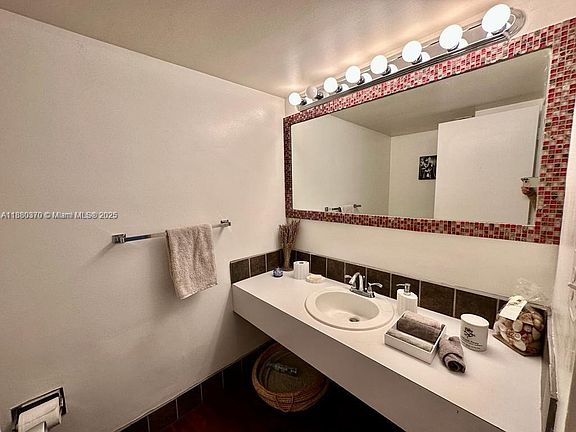 4th image of 900 Bay Dr APT 211