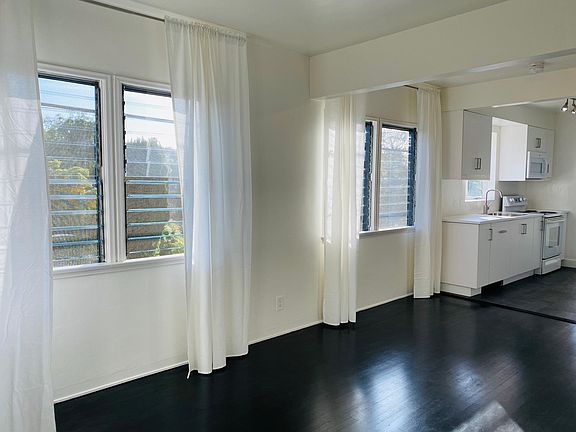 3rd image of 2667 Waverly Dr #2667