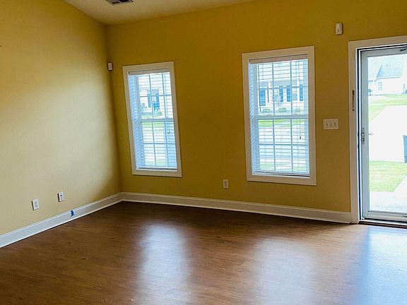 3rd image of 2215 Brookville Dr #B