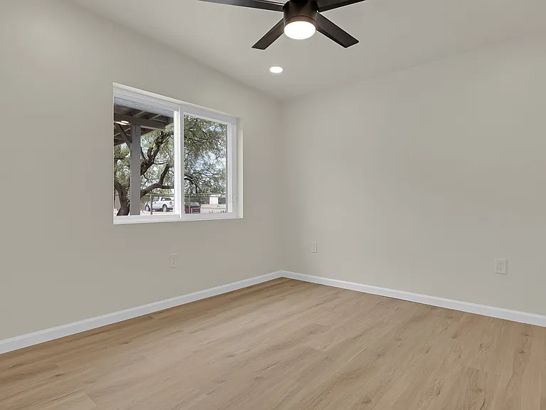 207 E Valeska Rd — Photo 10