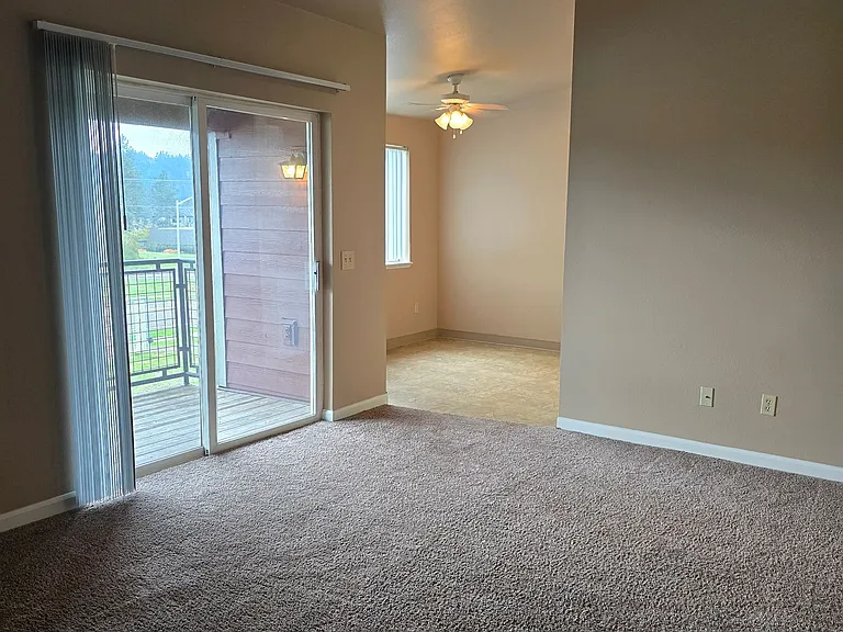 Vista Pointe Apartments in South Salem Oregon Comfortable Living Near Shopping and I5 — Photo 37
