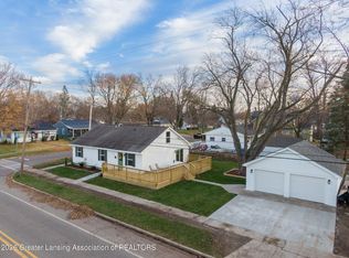 220 Edwards St, Grand Ledge, MI 48837