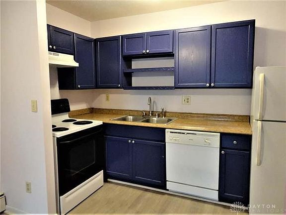 5th image of 4902 Chalet Dr #705