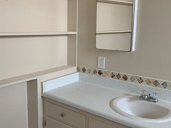 4th image of 640 E 16th St #11