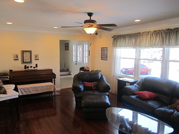 2nd image of 204 Daphne Dr