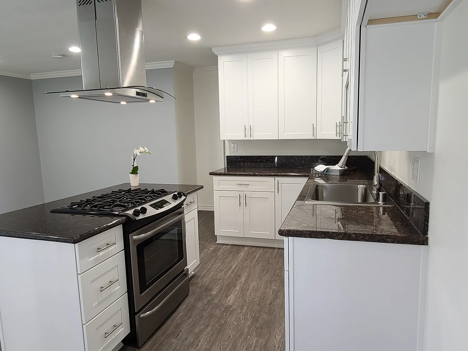 Monte Sereno Apartments — Photo 1
