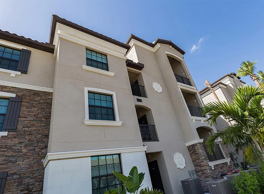 2 bed, 2.0 bath, 1104 sqft, $2,200 — Photo 1