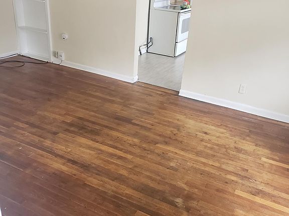 5th image of 1404 Webber Ave