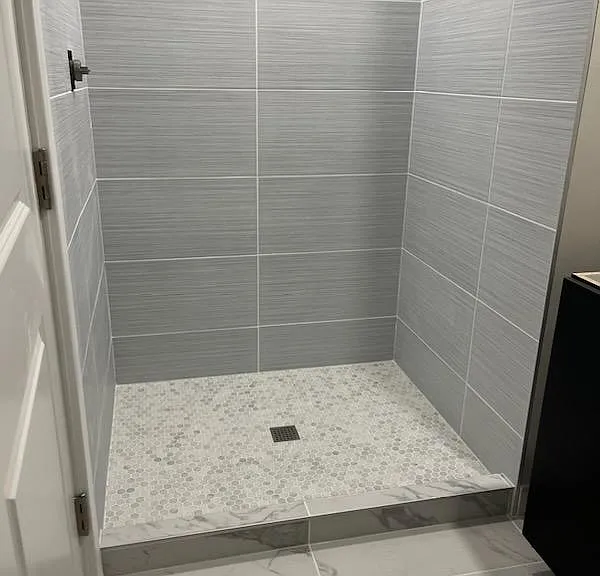 Courtside Square Apartments and Suites — Photo 14