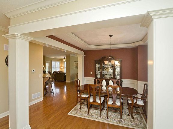 5th image of 6887 Meadow Glen Dr S