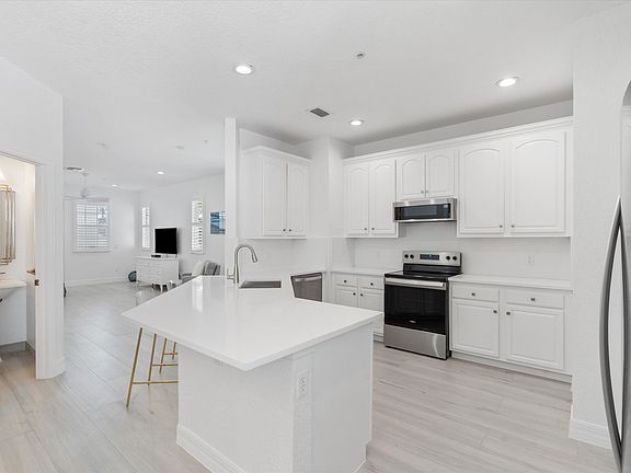 3rd image of 295 NE 5th Avenue #32