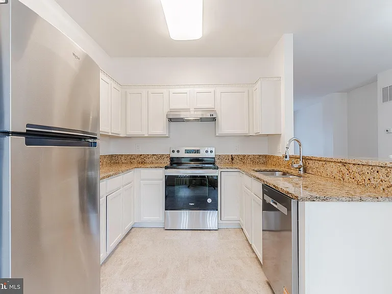 3290 Gina Pl — Photo 13