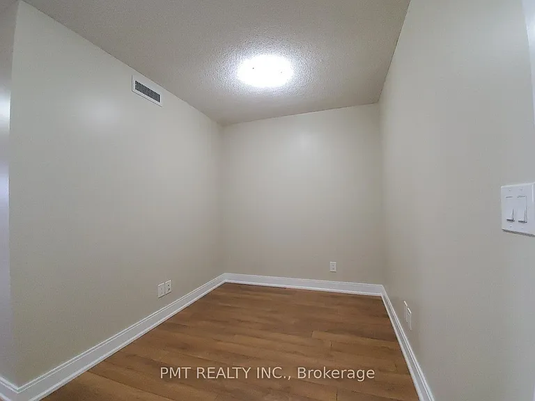 135 Village Green Sq #1421 — Photo 8