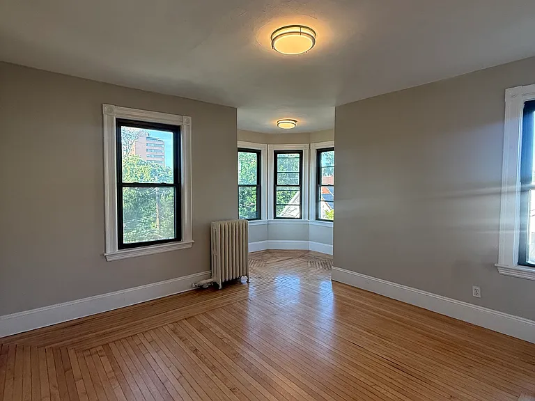 38 Walnut St #4 — Photo 3