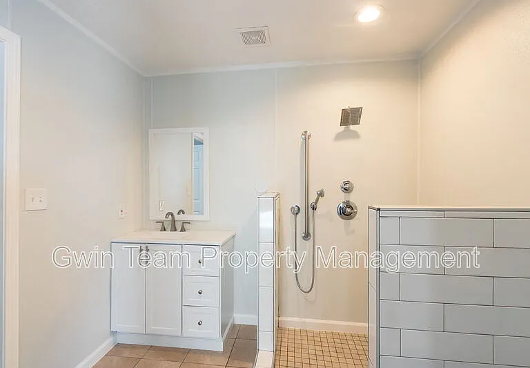 4715 S Lee St — Photo 24