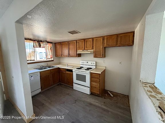2nd image of 1030 E 7th St