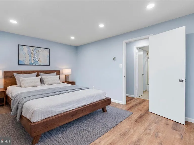 4520 King St #601 — Photo 9