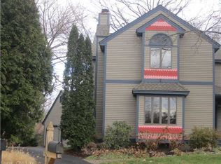 18 Magnolia Hl, West Hartford, CT 06117