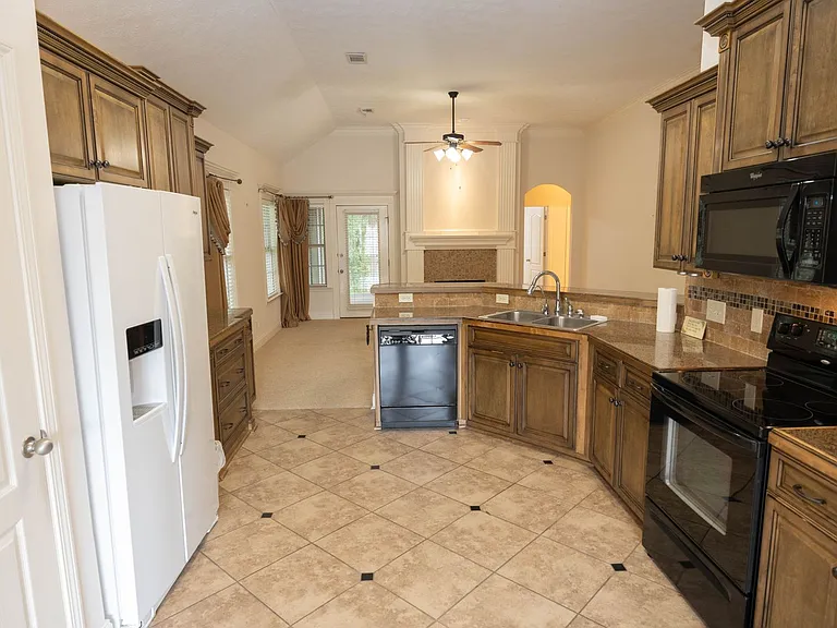 106 Sweet Meadow Ct — Photo 4