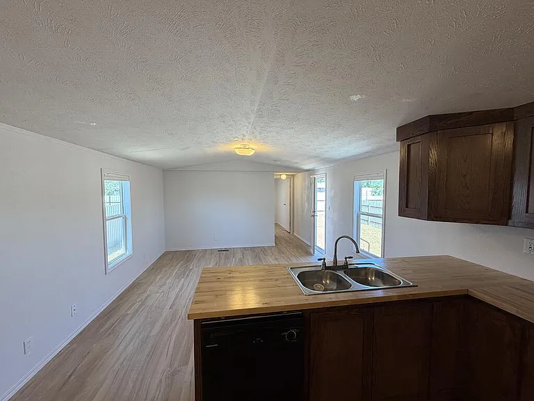 1302 Mobile St — Photo 12