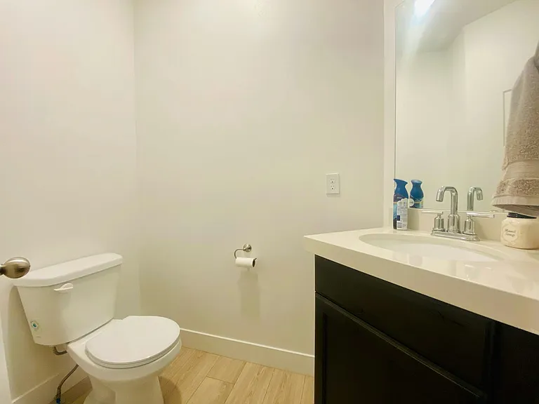 895 E Pacific Dr — Photo 14