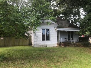 1643 W Kaufman St, Paris, TX 75460