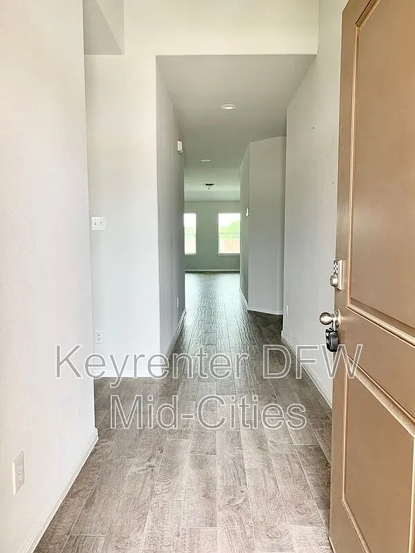 4 bed, 2.0 bath, 1587 sqft, $2,250 — Photo 2