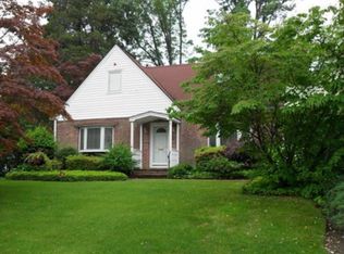 11 Brown Rd, Great Neck, NY 11024