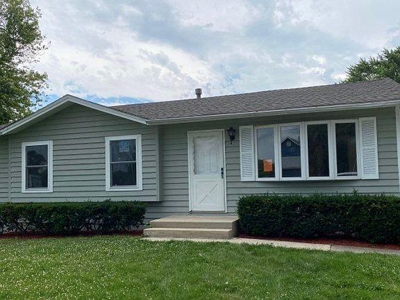 Freshly painted exterior - New Roof