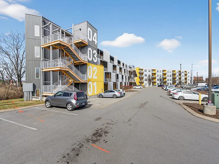 400 Herron Dr #21 — Photo 23
