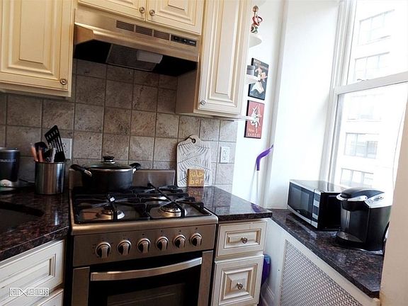 3rd image of 316 W 75th St APT 3A